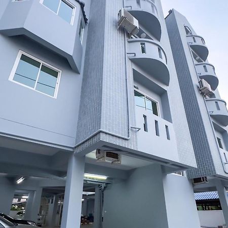 Baan Khun Pra Duplex Rm3 Bangkok Apartment Bagian luar foto