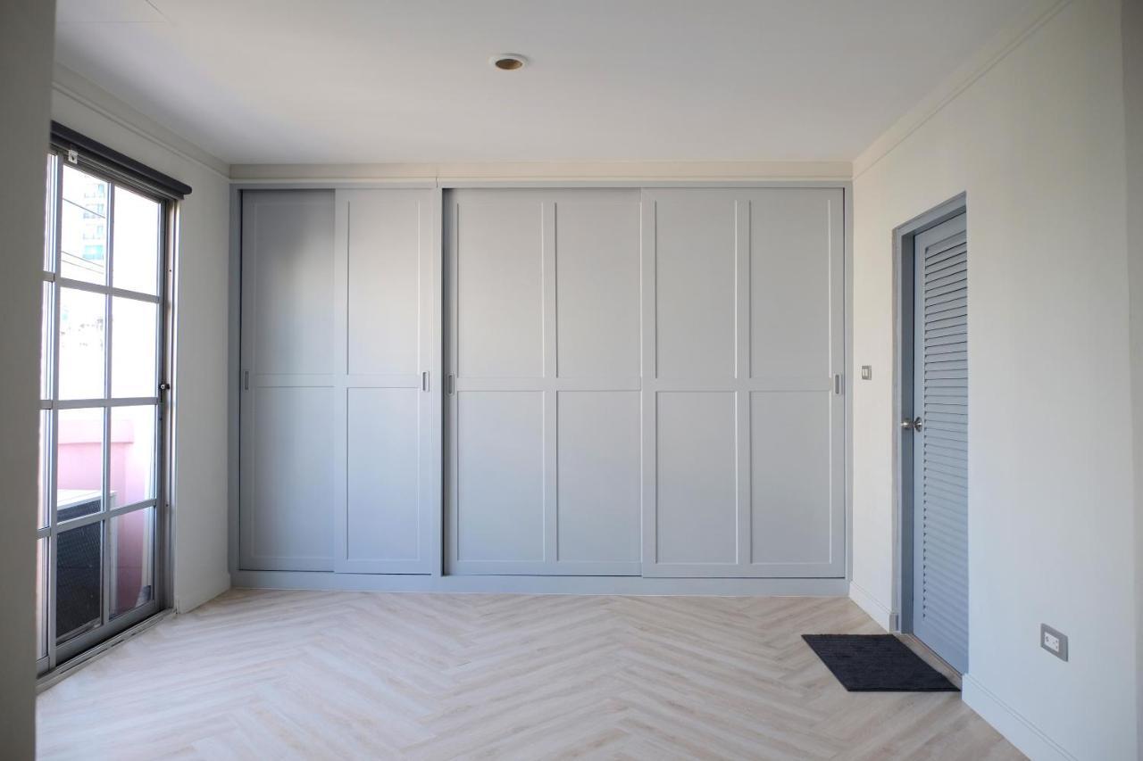 Baan Khun Pra Duplex Rm3 Bangkok Apartment Bagian luar foto