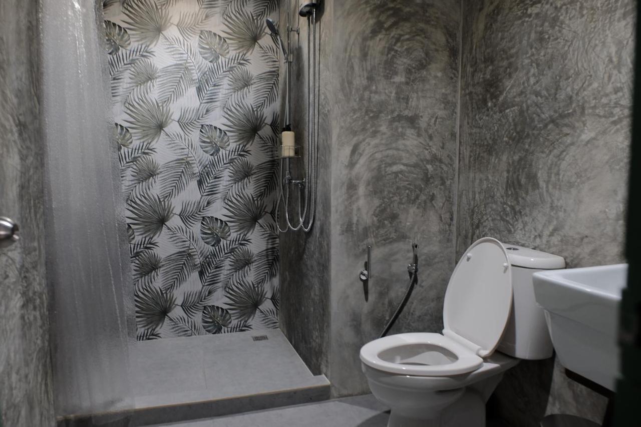 Baan Khun Pra Duplex Rm3 Bangkok Apartment Bagian luar foto