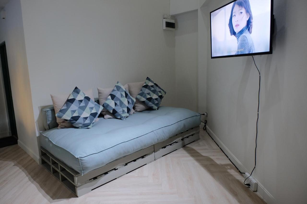 Baan Khun Pra Duplex Rm3 Bangkok Apartment Bagian luar foto